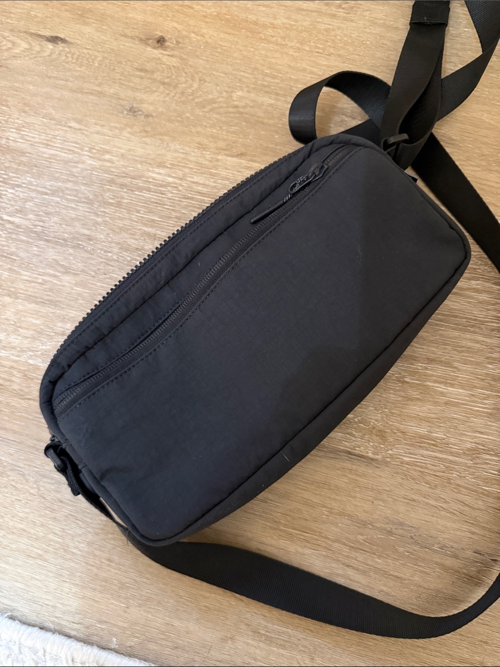 Lululemon multi pocket crossbody bag - Picture 4 of 4